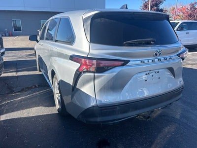 2022 Toyota Sienna XLE