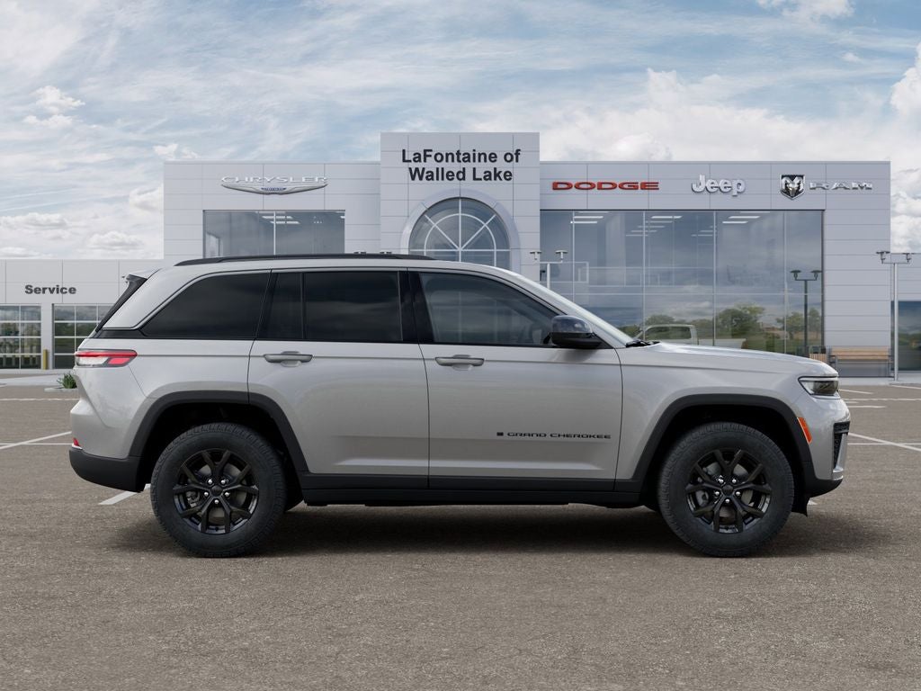 2026 Jeep Grand Cherokee Laredo