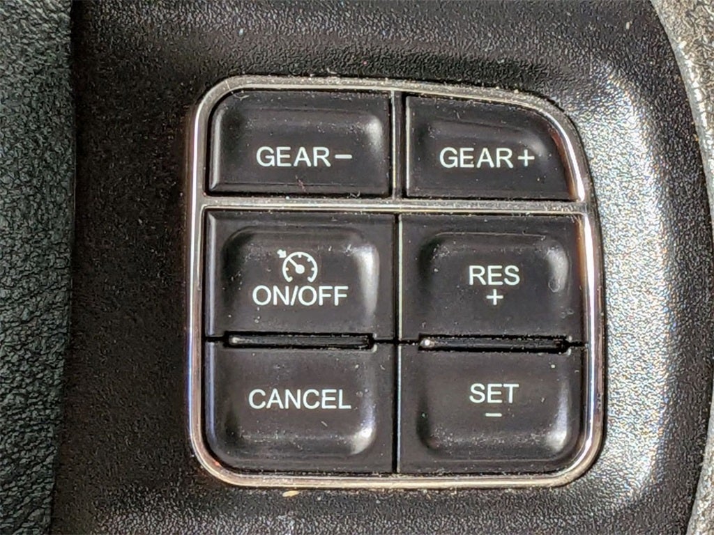 2020 RAM 1500 Classic SLT Crew Cab 4x4 6'4' Box