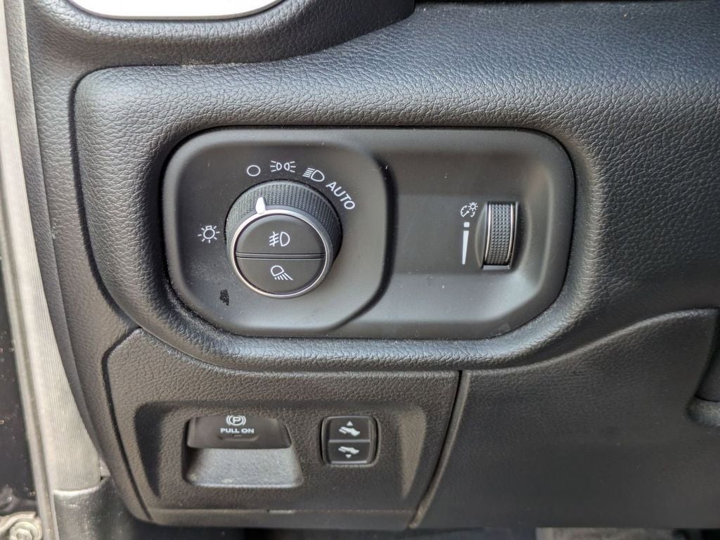 2020 RAM 1500 Big Horn Quad Cab 4x4 6'4' Box