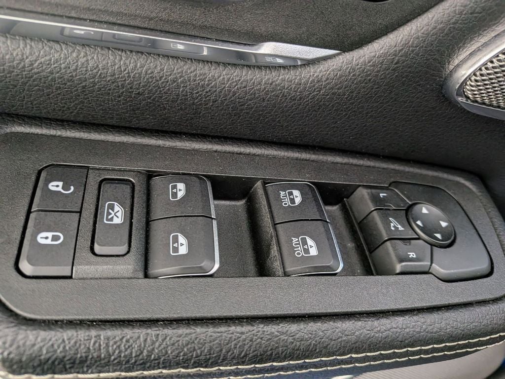 2026 RAM 1500 Laramie Crew Cab 4x4 5'7' Box