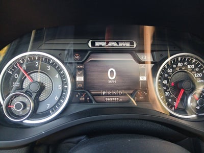 2020 RAM 1500 Laramie Crew Cab 4x4 5'7' Box