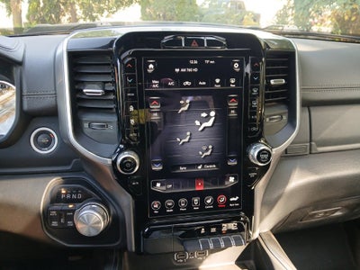 2020 RAM 1500 Laramie Crew Cab 4x4 5'7' Box