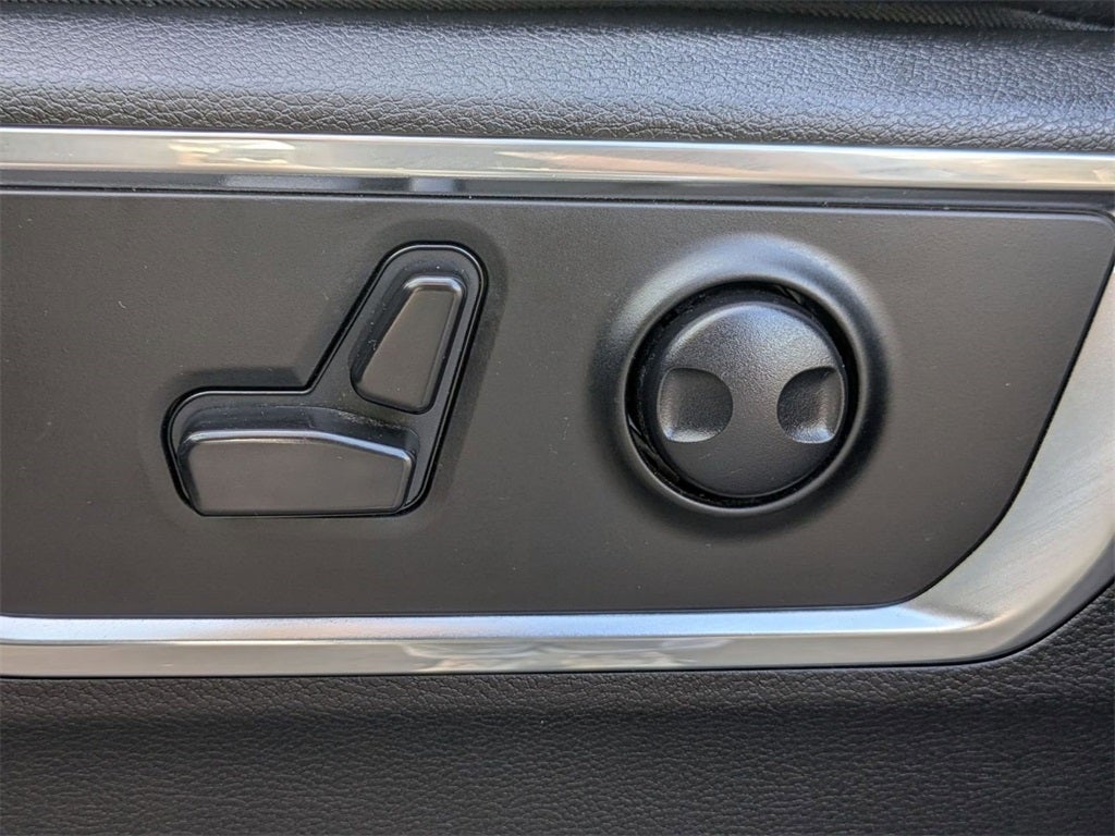 2024 RAM 1500 Laramie Crew Cab 4x4 5'7' Box