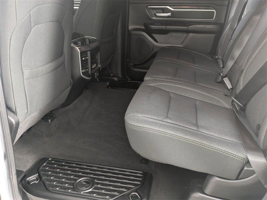 2020 RAM 1500 Big Horn Crew Cab 4x4 6'4' Box