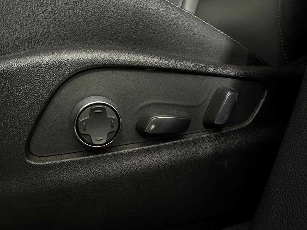 2025 Cadillac XT4 AWD Premium Luxury