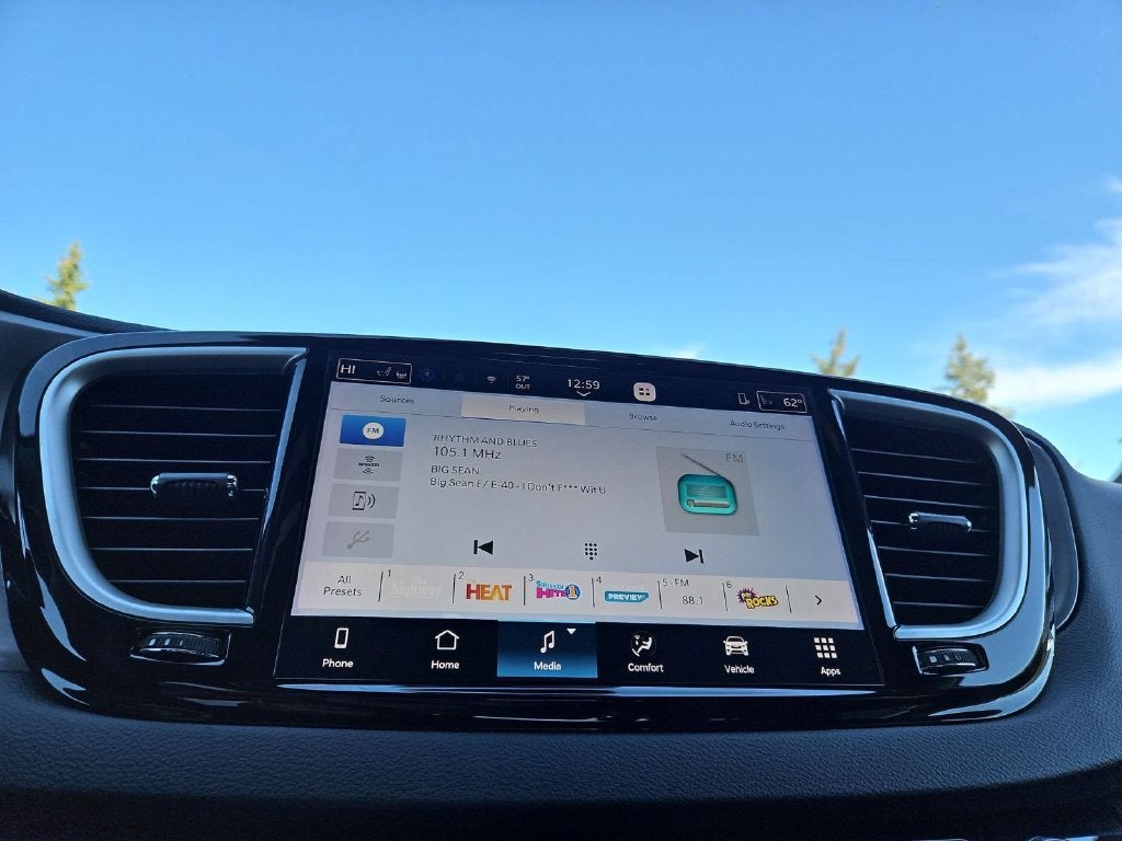 2026 Chrysler Pacifica Select