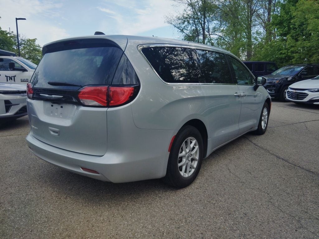 2023 Chrysler Voyager LX