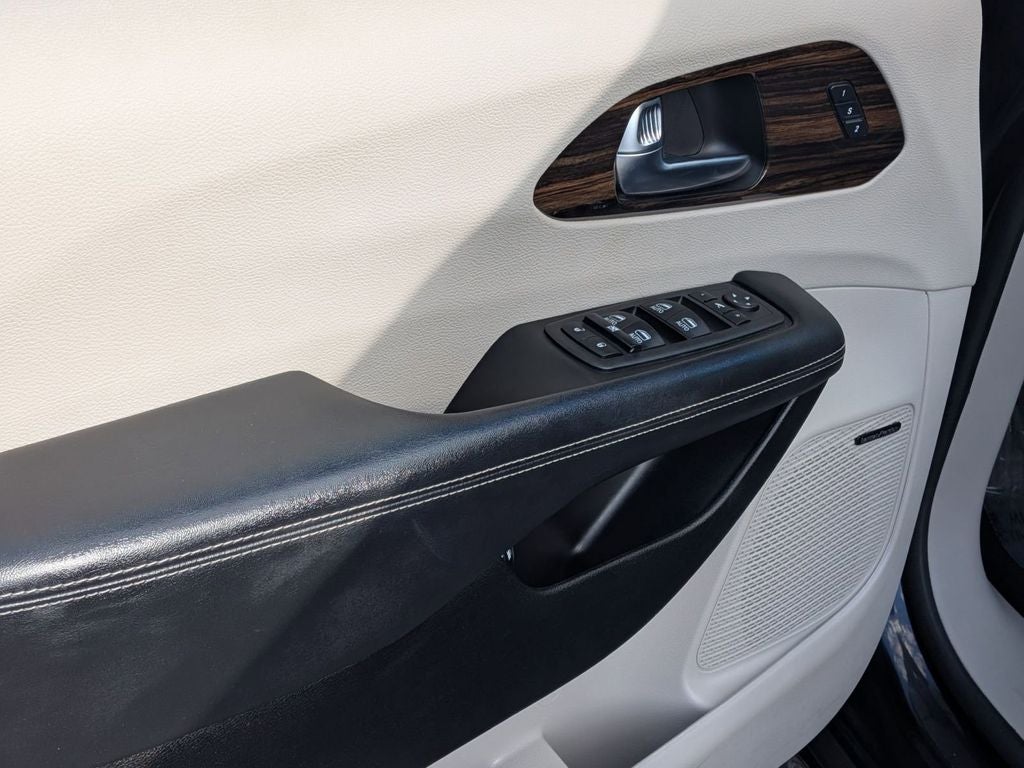 2023 Chrysler Pacifica Hybrid Limited