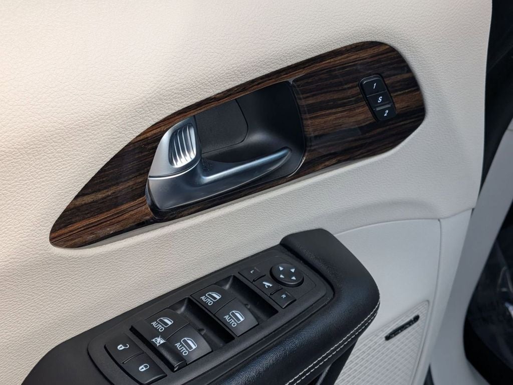2023 Chrysler Pacifica Hybrid Limited