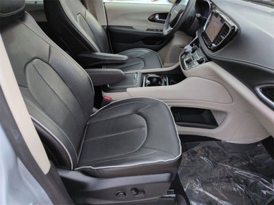 2022 Chrysler Pacifica Limited AWD
