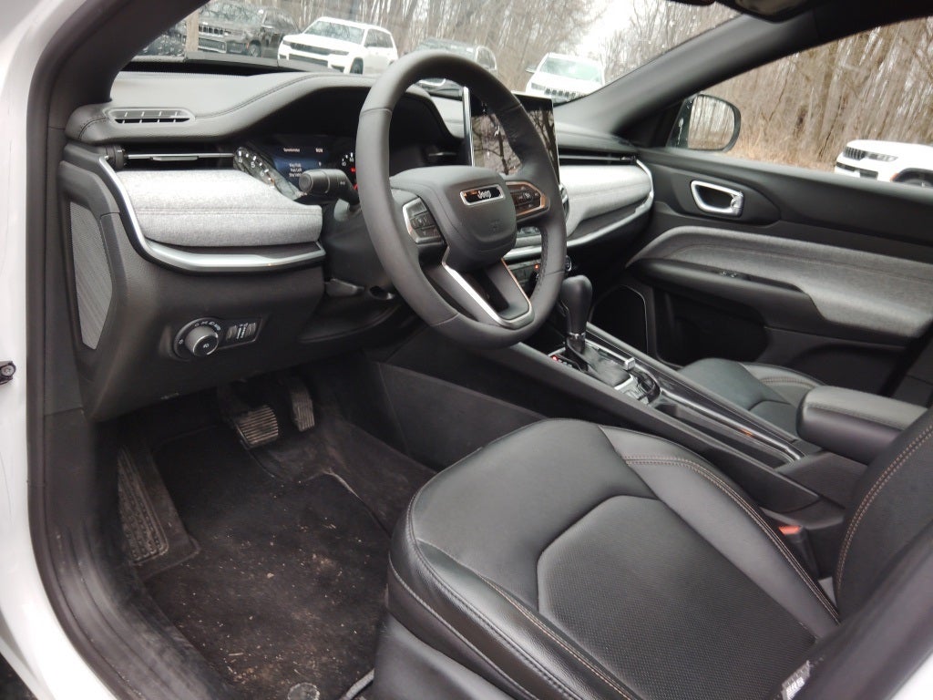 2023 Jeep Compass Latitude Lux FWD