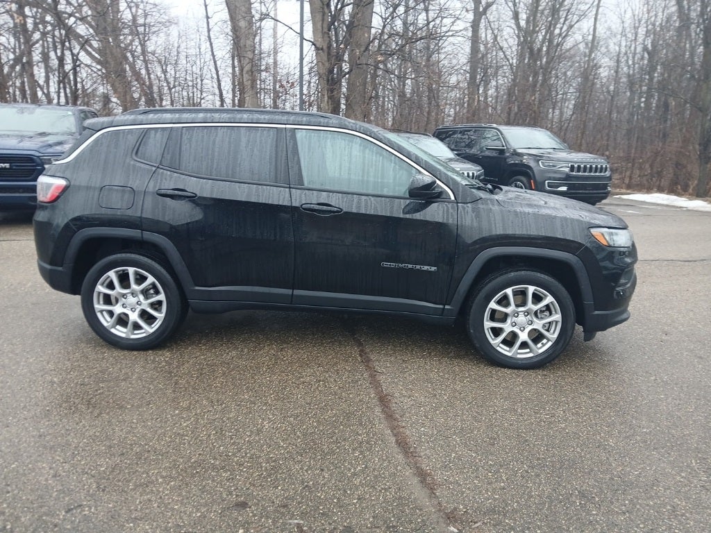 2023 Jeep Compass Latitude Lux FWD