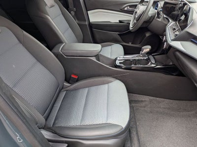 2025 Chevrolet Trax FWD LT