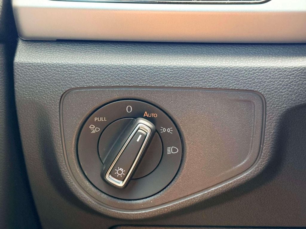 2022 Volkswagen Atlas Cross Sport 3.6L V6 SEL Premium R-Line