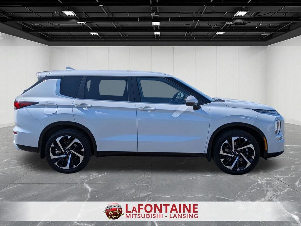 2023 Mitsubishi Outlander SE Black Edition