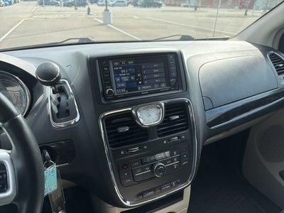 2016 Chrysler Town & Country Touring